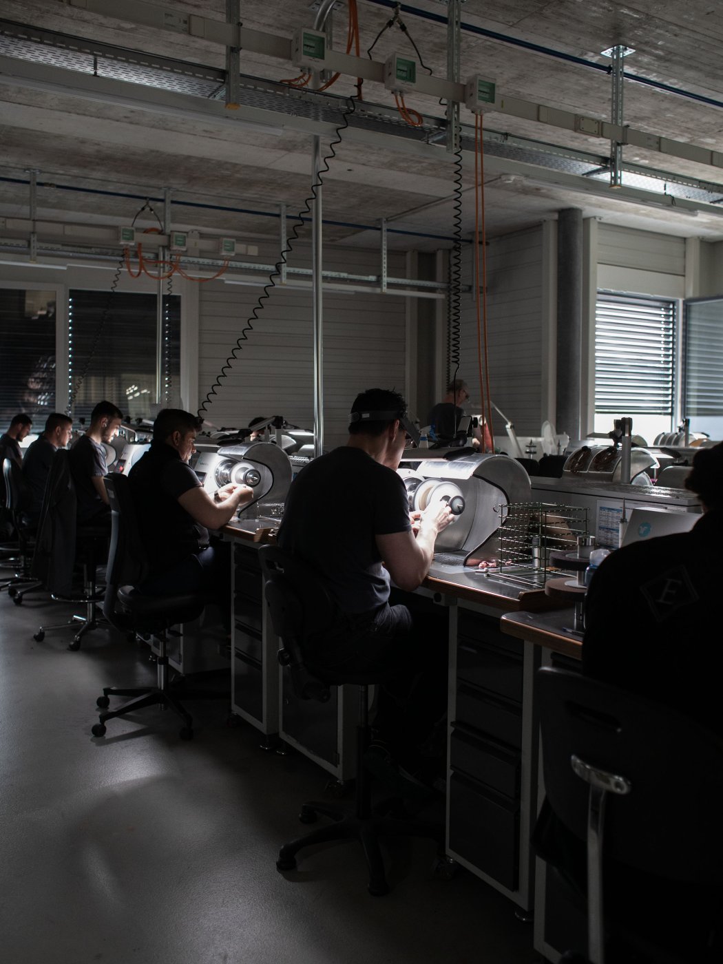 Profond Geschäftsbericht 2025 Elfix Arbeitsplätze