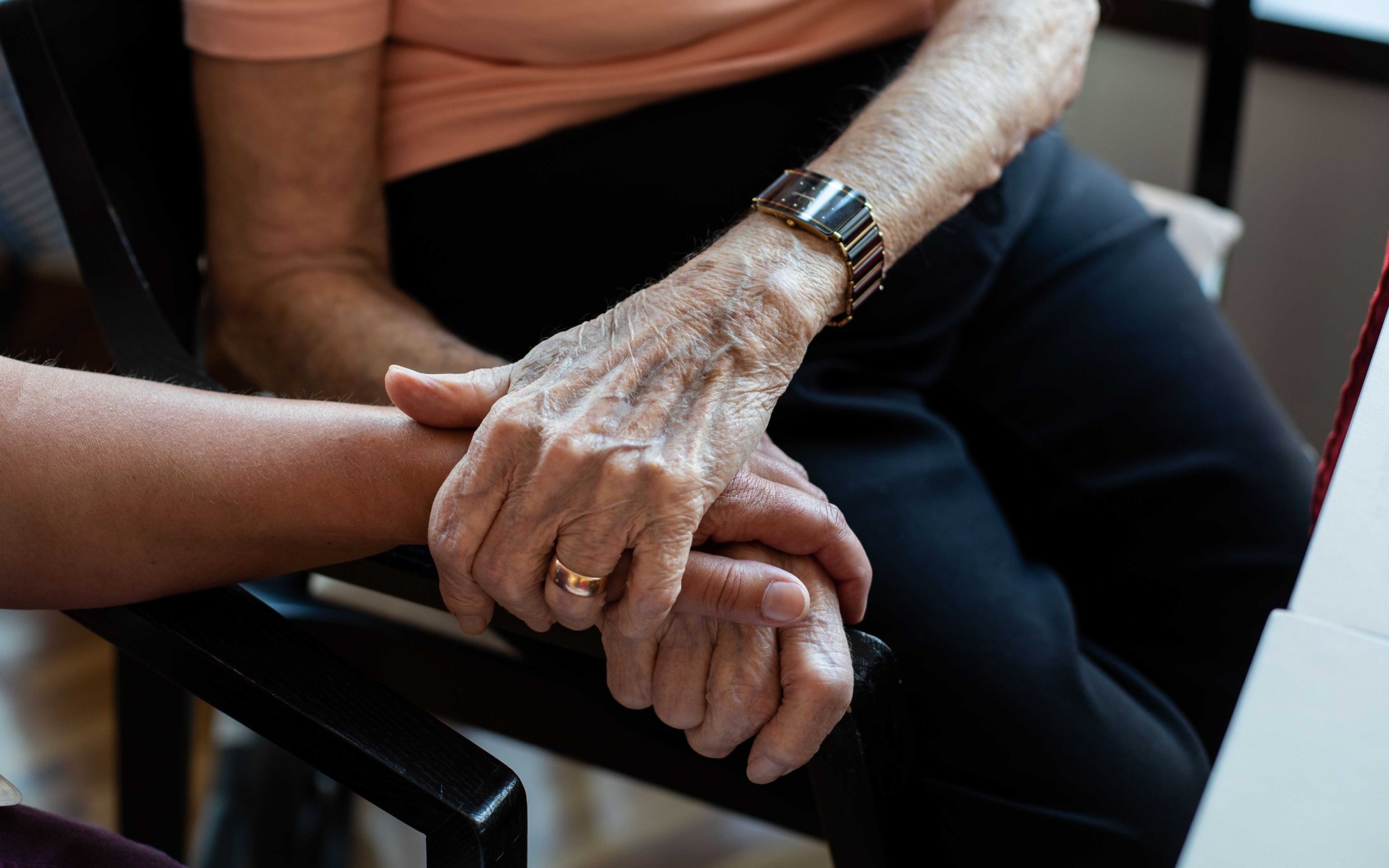 Profond Geschäftsbericht Bild von Seniorin